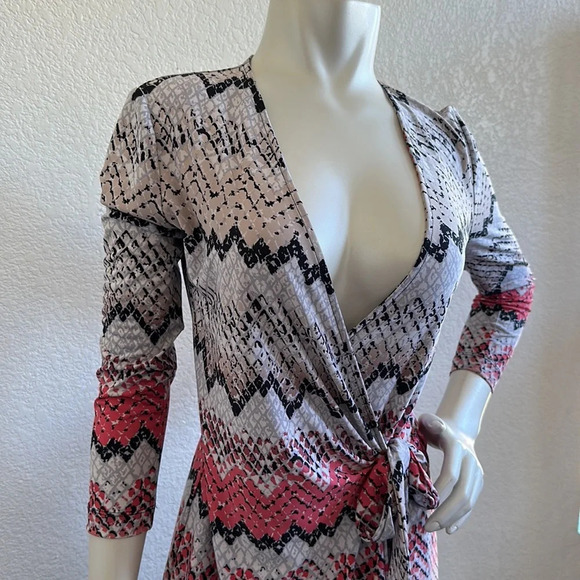 BCBGMaxAzria Size XXS Adele Diamond Patterned Wrap Mini Dress - Picture 6 of 9